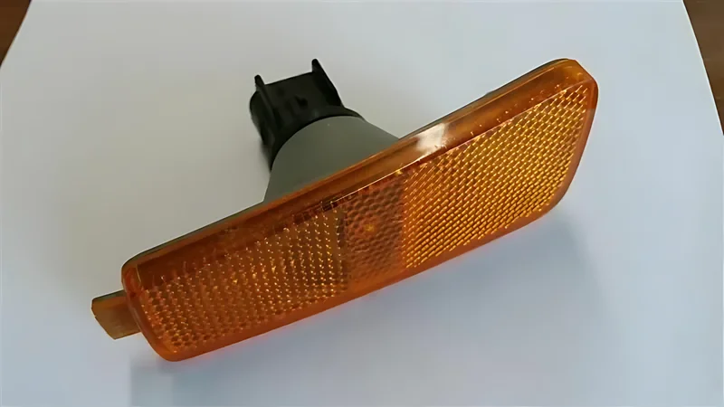 15875483 OEM RH FRONT SIDE MARKER LAMP - OEM | Fits 2006-2011 Chevrolet HHR