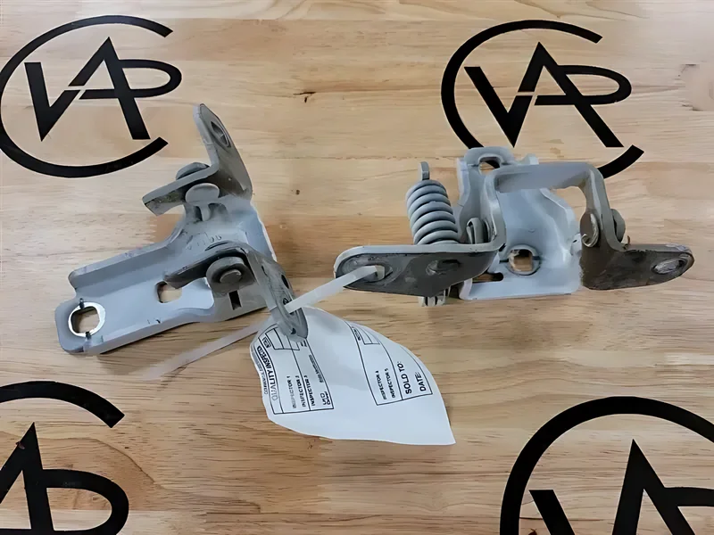 176033 RH Front Upper And Lower Door Hinges - OEM | Fits 2013-2018 Dodge Ram